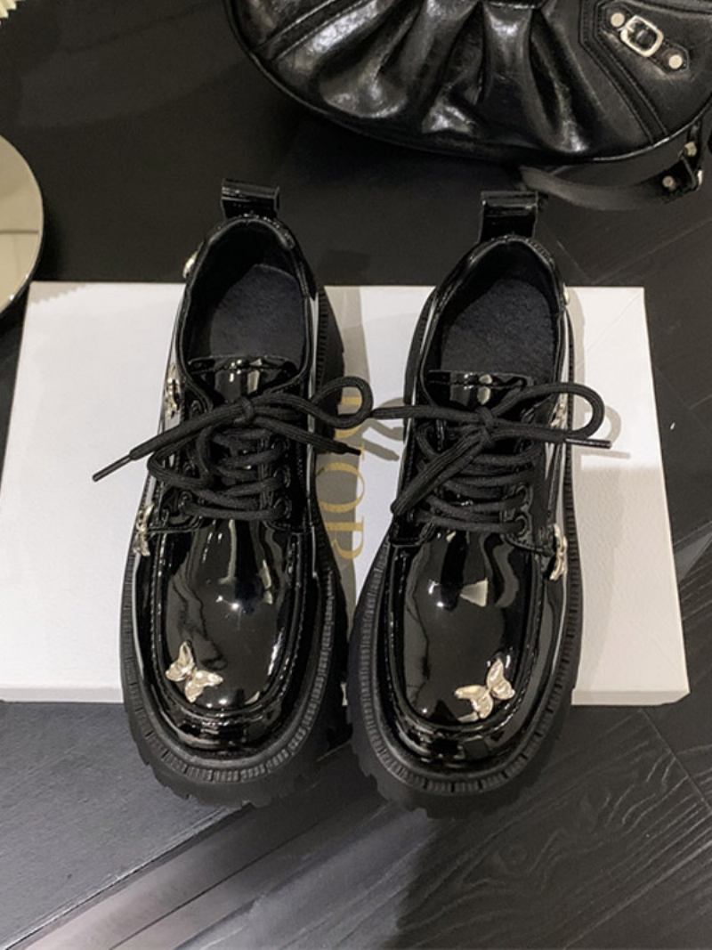 Detalhes Metal Feminino Com Bico Redondo E Salto Grosso Em Couro Envernizado Oxfords - Preto