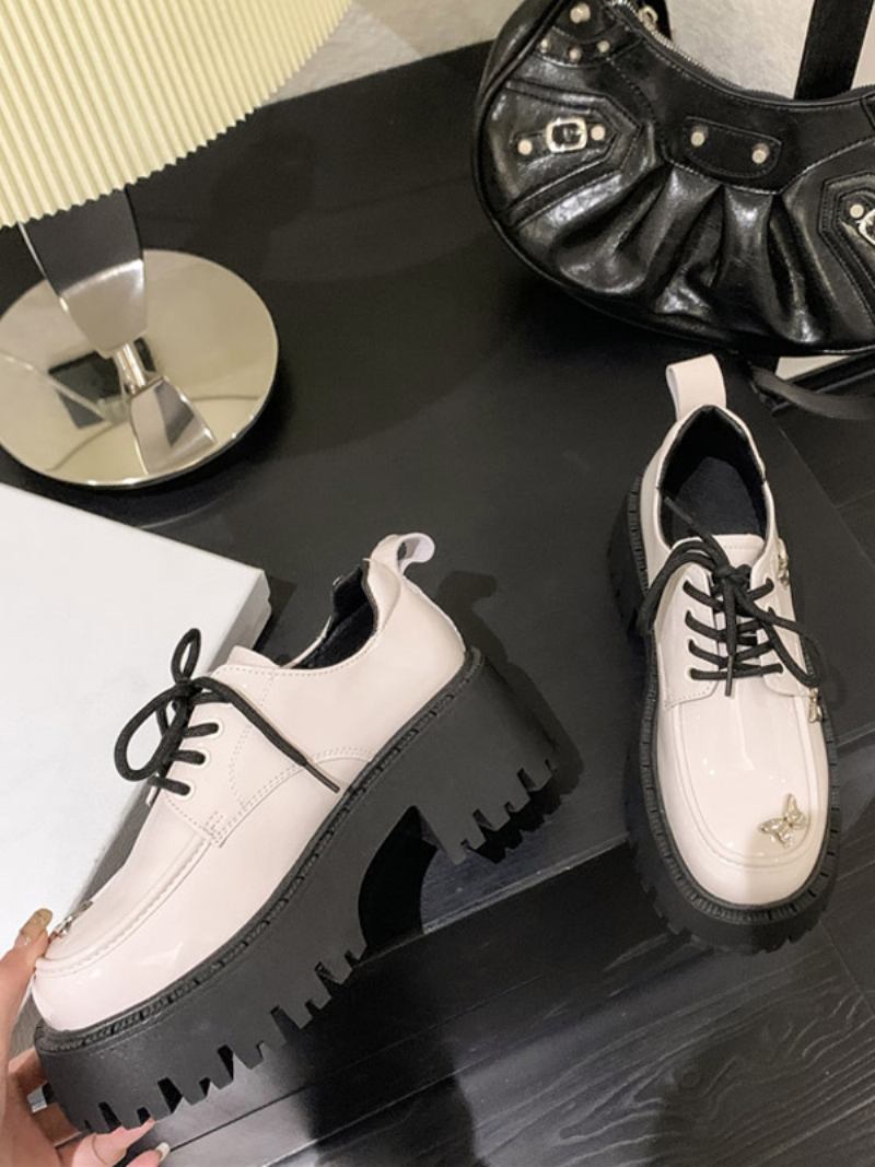 Detalhes Metal Feminino Com Bico Redondo E Salto Grosso Em Couro Envernizado Oxfords - Branco