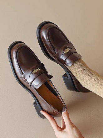 Mocassins Femininos Marrons Com Bico Redondo E Deslizamento Em Penny