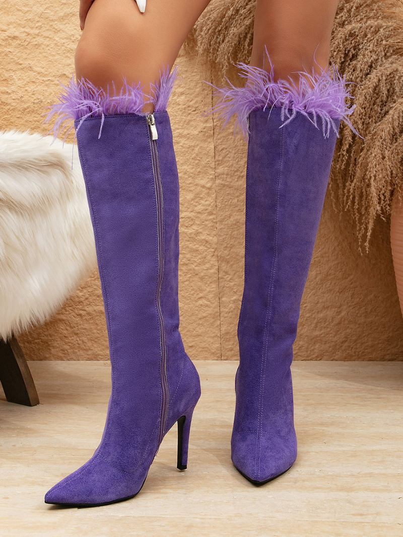 Botas Femininas Camurça Até O Joelho Bico Fino Roxo Com Detalhe Penas E Salto Alto - Roxo