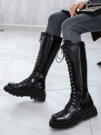 Botas Femininas Cano Médio Couro Preto Com Bico Redondo E Alça Ajustável