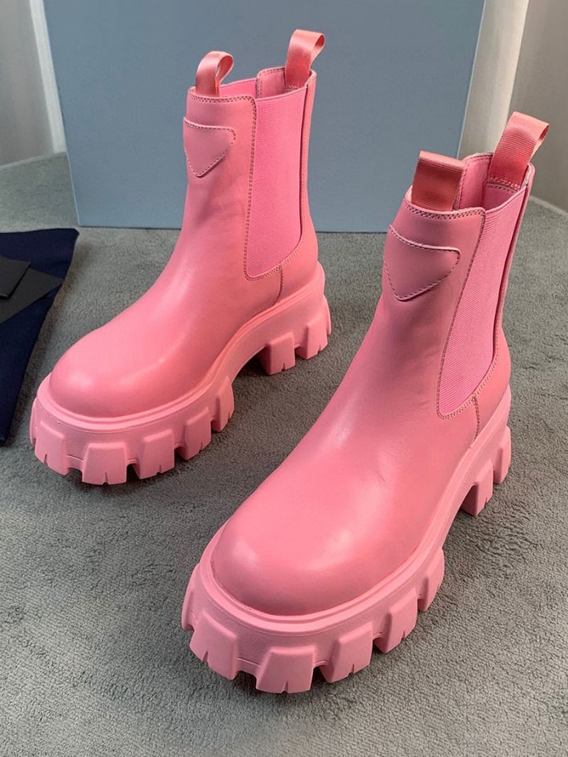 Botas Femininas Com Detalhes Metal E Bico Redondo - Magenta