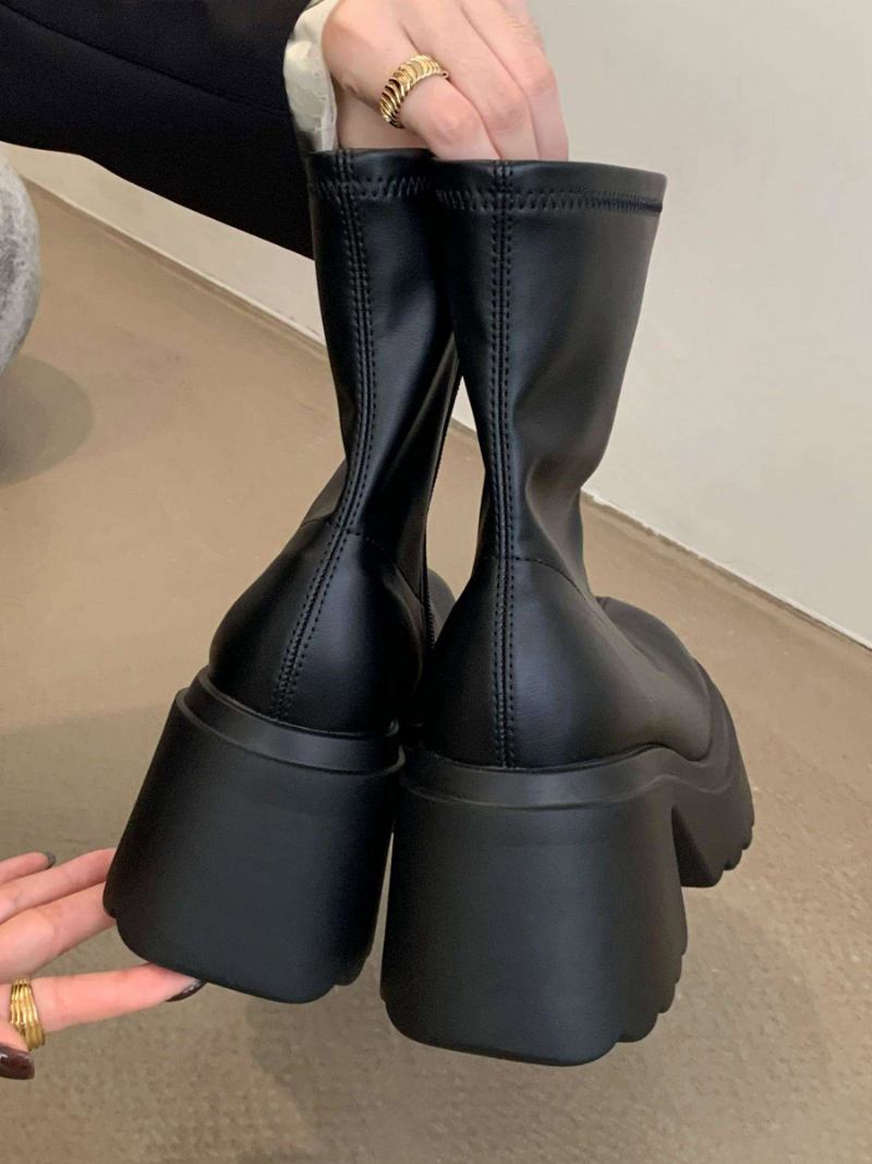 Botas Femininas Couro Pu Com Bico Redondo E Salto Grosso - Preto