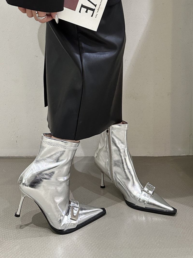 Botins Femininos Pretos Com Detalhes Em Metal E Salto Alto - Prata